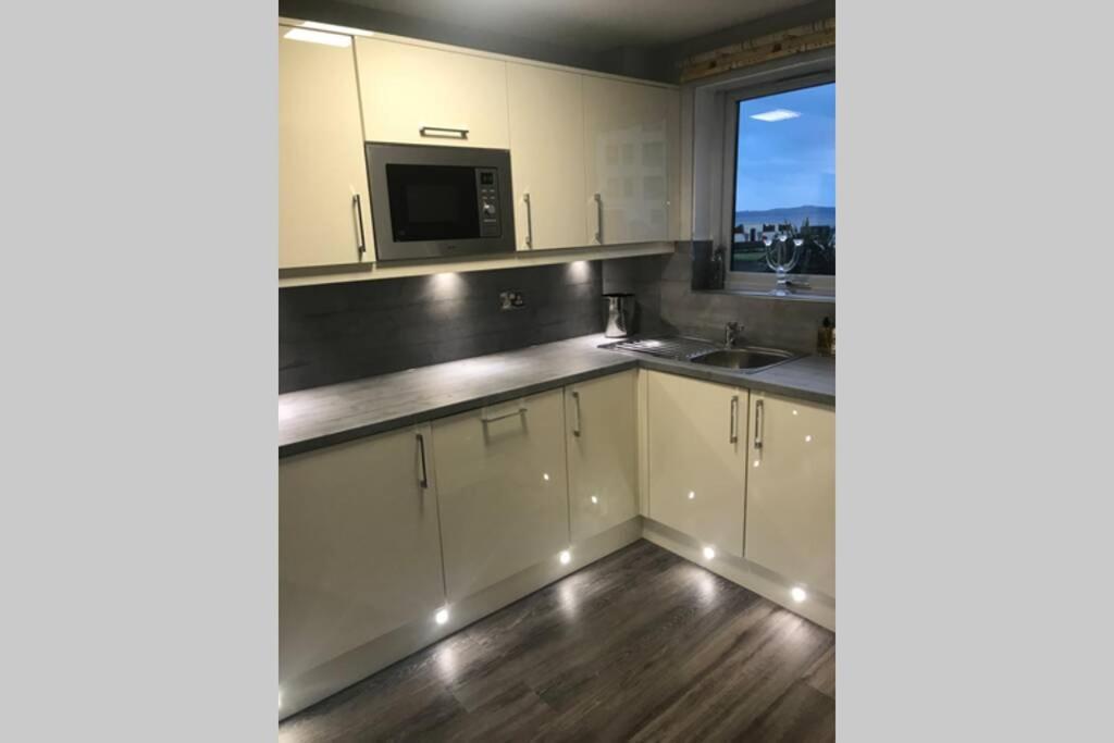 Largs Sea Front, Modern Apartment Exterior photo